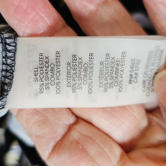 Calvin Klein Black and White Blouse. Vneck. Long Sleeves With Ruffel. 2X - Picture 7 of 8